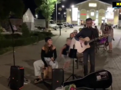 Камышане не определились со своим отношением к уличным музыкантам на центральных улицах города