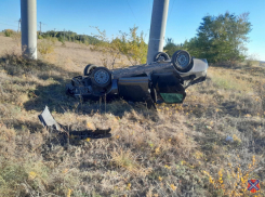 На трассе между Ольховкой и Камышином водитель «уронил» машину в кювет - история продолжилась в операционной