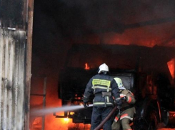 В Камышине загорелся гараж на улице Гороховской