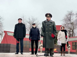 В Камышине поклонились памяти Неизвестного солдата у Вечного огня