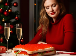 «Гранатовый браслет», креветки с авокадо, мясо по-французски - или стопочка с селедочкой: что у кого в меню на Новый год?