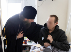 Митрополит Волгоградский и Камышинский Феодор посетил раненых участников специальной военной операции