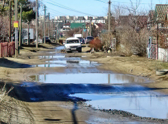 Приглашаю камышинских депутатов на экскурсию на улицу Колесную, где дорогу не ровняли 100 лет, - камышанка