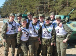 Камышинские десантники отлично показали себя в конкурсе ВДВ «Воин мира» - стрельбах, метании гранат и... танцах