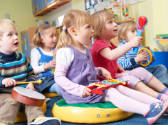 «Почему в Камышине администрация не открывает дежурную группу в детсадах - на работу с собой детей брать, что ли?» - камышанка