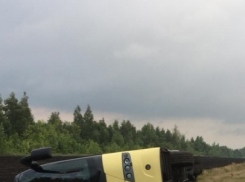 Шесть человек ранены в перевернувшемся на трассе автобусе, ехавшем из Германии в Камышин