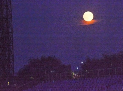 Над Камышином взошла Осетровая луна