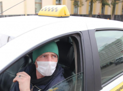 Оперативный штаб Волгоградской области и Роспотребнадзор распорядились таксистам в Камышине надеть маски