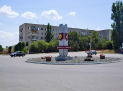 Камышане не оценили вазонов в «каменной пустыне» у бывшей «Кометы»