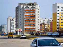 В Камышине в ненастье коммунальщики решили отключать электричество в частном секторе и воду в большой многоэтажке