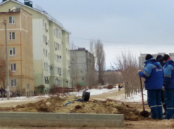 Почему в Камышине в разгар зимы то и дело случаются какие-то аварийные коммунальные ситуации, требующие вскрытия грунта? - камышанин