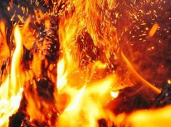 Во вспыхнувшем автомобиле среди бела дня в Котово чуть не сгорел заживо человек (ВИДЕО)
