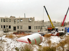 Региональная пресса приводит огромные цифры пациентов, которых будет обслуживать уже в 2025 году новая поликлиника в Камышине на улице Советской