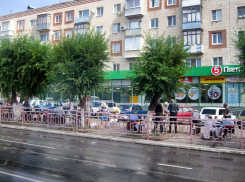 В Камышине после утреннего дождя стали поливать улицы