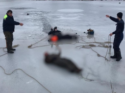 Тела двух утонувших рыбаков подняли со дна водолазы