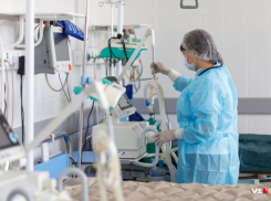 Опять шестеро погибших: в Волгоградской области держится высокий уровень смертности от ковида, хотя заражений становится меньше