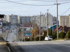 По дамбе 3-го городка водители опять начали разгоняться, наплевав на камеру, - камышанин