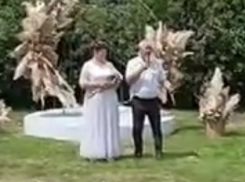 В одном из районов Волгоградской области глава с женой возглавили парад лучших супружеских пар в День семьи, любви и верности