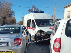 В Камышине сегодня, 4 апреля, зафиксировали ДТП с участием двух машин системы здравоохранения, обошлось без пострадавших