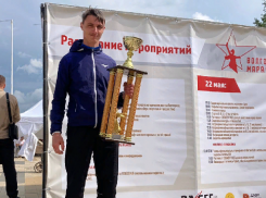 Известный в Камышине легкоатлет Егор Ручников пробежал 42 километра волгоградского марафона на абсолютную победу