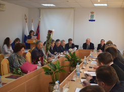 Депутаты Камышинской городской думы пытались пробиться сквозь замудренные нормы документа о бюджетном процессе в городе