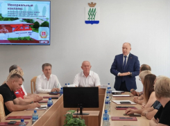 По какому случаю в Камышинской городской думе выступил претендент на мандат камышан в Госдуме Николай Николаев