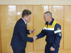 Камышинским руководителям вручены медали МЧС России за летнее противостояние огню