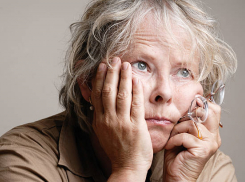 Негодяи под маской сотрудников банков увели деньги у молодой камышанки «из дома», а у пожилой - «из больницы»