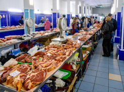 На камышинских рынках сало приближается по цене к мясу