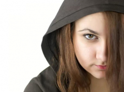 В Камышине социальные центры «футболят» друг другу агрессивную 14-летнюю девочку, - портал V1.RU