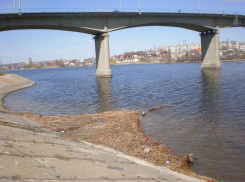 Волжская ГЭС сворачивает темпы сброса воды, и отмели на Камышинке должны исчезнуть 