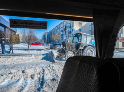 «﻿Мало того, что на дороге колея и «каша», так тут еще эти «шумахеры» «недоделанные»! - камышанка