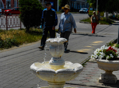 Хоть бы табличку повесили, воду можно пить в этом фонтанчике, или ей только руки мыть? - камышанка