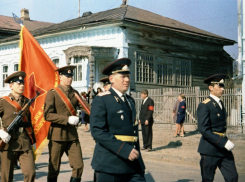 Камышане выложили в соцсетях старые снимки с Первомая