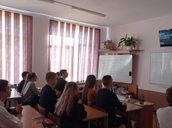 «Все боятся возмутиться»: родители учеников школы №16 Камышина пожаловались на регулярные поборы, - портал V1.RU