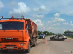 Под Камышином пьяный водитель без прав на «девяносто девятке» врезался в «КАМАЗ»