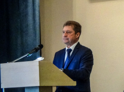 Станислав Зинченко пообещал в течение месяца письменно ответить на все вопросы, присланные ему в ходе отчета