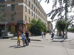 В Камышине задержали воров с «коммунальной» добычей на тележке - решеткой ливневой канализации