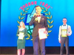 В Камышине поздравляют стобалльника по информатике Виктора Ларюшина из школы №12