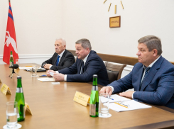 Андрей Бочаров заявил о необходимости конкурентной, открытой борьбы на предстоящих выборах в городские думы, в том числе в Камышине