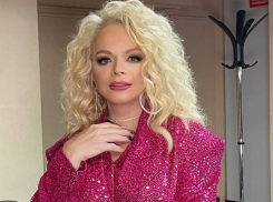 Лариса Долина, наконец-то, освободила квартиру Полины Лурье: певица уехала из России во время переезда, - «Блокнот - Россия»