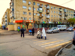 В Камышине в День матери глава города воспел в виновницах торжества преданность, в спикер гордумы - стойкость