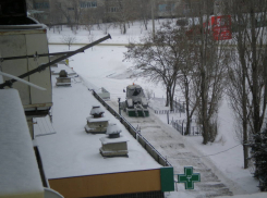 Службы благоустройства Камышина расчистили снег на дорогах и тротуарах центральных улиц