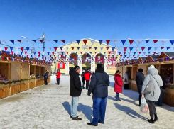 Власти Камышина огласили цены за торговые места в «домиках» у «Победы»