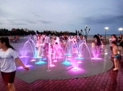 Администрация Камышина объяснила, до какого числа она включила фонтан на набережной только на выходные