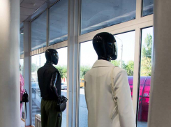 В Камышине на месте магазина «Кардинал» на улице Ленина отрылся новый, с иностранным названием и неграми-манекенами, - камышанка