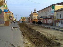 Первый заместитель главы Камышина Дмитрий Резвов выступил экскурсоводом для приближенных журналистов по реконструируемой улице Октябрьской