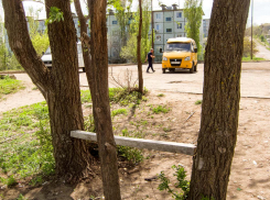 Ну почему в Камышине скамейки только для центральных улиц, а чуть в квартал войди  - ужасные самоделки?