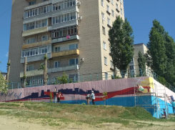 В Камышине художники начали роспись подпорной стенки на улице Некрасова