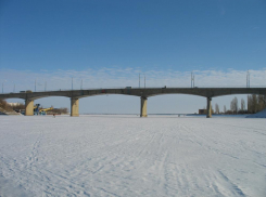 Что проверяли военные с миноискателями на Бородинском мосту в Камышине